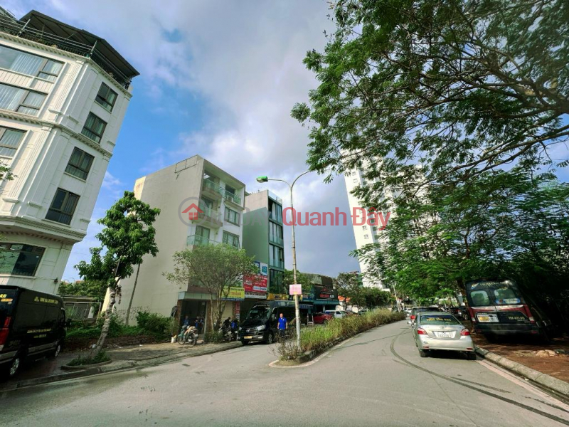 Selling land with two Co Linh windows, super location, huge frontage of 70m, frontage of 6.8m, price 17.8 billion Sales Listings