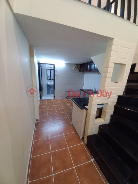 Whole house for rent 3 floors Cach Mang Thang Tam District 10 – Rent 12 million\/month 3PN 3WC with surrounding utilities _0