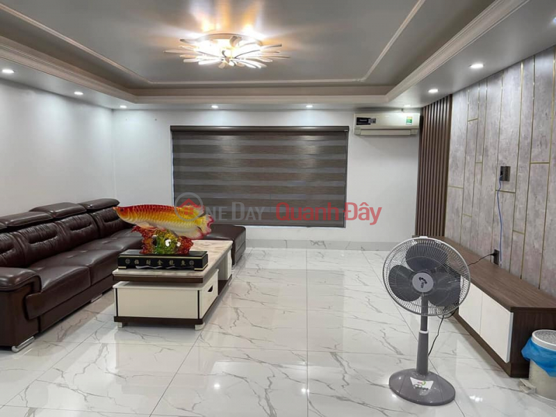 The road in front of the house is 7.5m wide, the sidewalk is 3m. Airy, clean and quiet and extremely good security. Sales Listings
