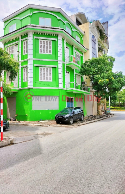 Corner Lot, Street Front, Football Sidewalk, Vinhomes Neighbors, Prime Business Location. _0