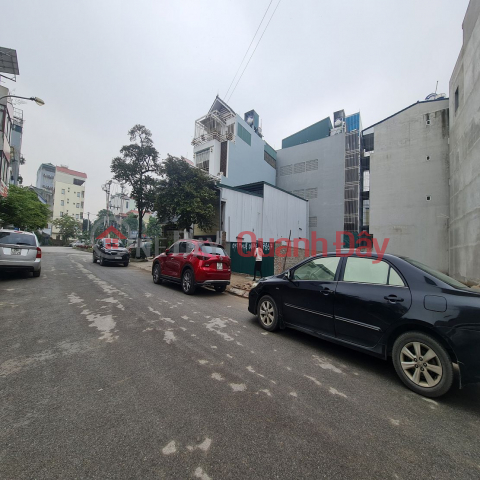 Land for sale on the main road of Da Ton, Gia Lam, Hanoi. Corner lot 55m2, 3-car bypass road, investment price. Contact 0989894845 _0
