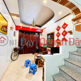 House for sale on Vu Tong Phan Thanh Xuan street 38m 5 floors pine grove car parking only 6.1 billion VND 0817606560 _0