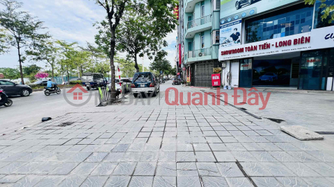 Corner house for sale in Co Linh - resettlement area on Tram street, 100m, 14m frontage, sidewalk, 3 cars can pass each other _0