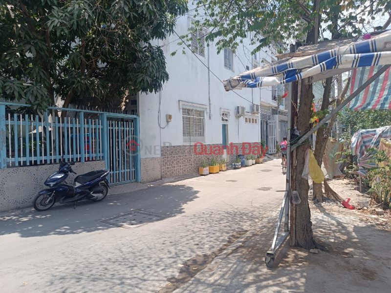 Selling a 60m2 square plot of land right at Binh Chieu market with official red book Sales Listings