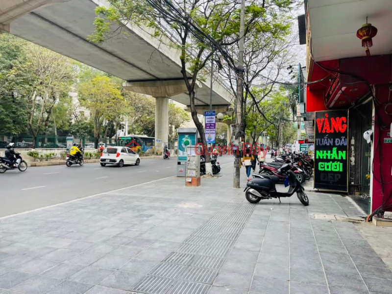 Super office building - 3-sided corner lot, Hoang Quoc Viet street, 180m, 95 billion, brand new, soccer sidewalk, 7 luxury floors,, Vietnam Sales đ 95 Billion