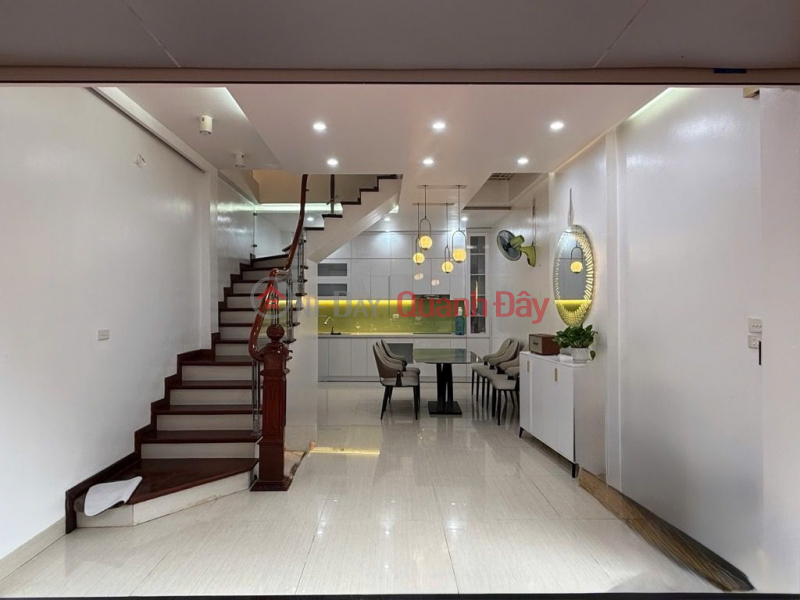 duy nhất 1 căn. Hơn 9 tỷ ngọc lâm 35m x 5T oto đỗ cửa ở luôn. Niêm yết bán