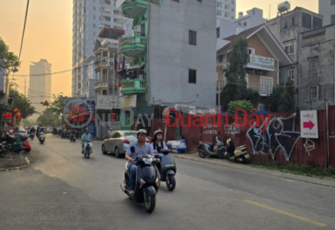 Nhà cấp 4, sổ đỏ toàn phần, DT 60m2, hướng Đông Nam, hai mặt thoáng, đường rộng 2.8m ô tô vào nhà _0