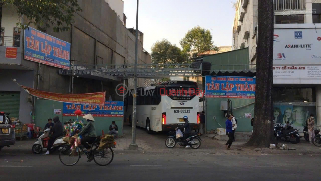 Owner selling land in a prime location for business. Beautiful plot of land on Hung Vuong Street. Sales Listings