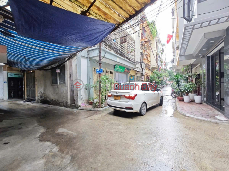 House for sale in Xa Dan, 112m2, car access, 14 rooms for rent - Raft foundation, piles, wall, 20% investment price Sales Listings