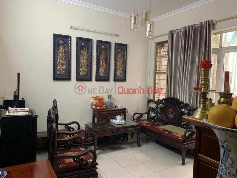 93m Front 4.5m Nhin 9 Billion Center of Cau Giay District. Cars Parked At The Doors Of The Owners Building A Strong Column Frame. Owner Needs Sales Listings