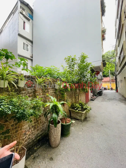 EXTREMELY RARE PRODUCT – 1 SQUARE LOT OF LAND – BEAUTIFUL FRONTAGE – CAR PARKING AT THE DOOR _0