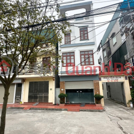 Nhà lô góc 4 tầng - Ở ngay - Nội thất mới, hiện đại, 3 phòng ngủ - Đường 3 ô tô tránh _0