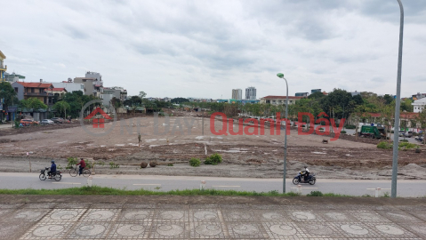 Co Linh Street Auction Land, Wide Road, Soccer Sidewalk, Central Location. _0