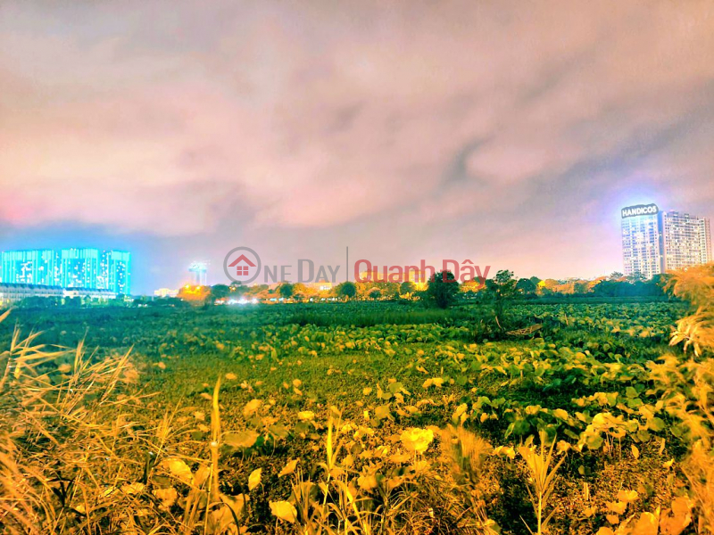 Land for sale at auction in Thuan An, 83m2, corner plot on main road, good for business. 0989894845 | Vietnam, Sales | đ 8.8 Billion