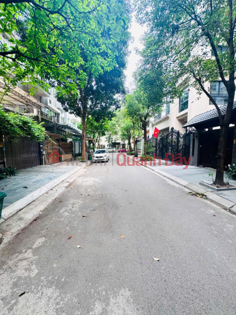 EXTREMELY RARE! PRIME LAND PLOT IN PHU DIEN, NO PLANNING RESTRICTIONS, CAR ACCESS, AREA: 40M², PRICE: 7 BILLION VND _0