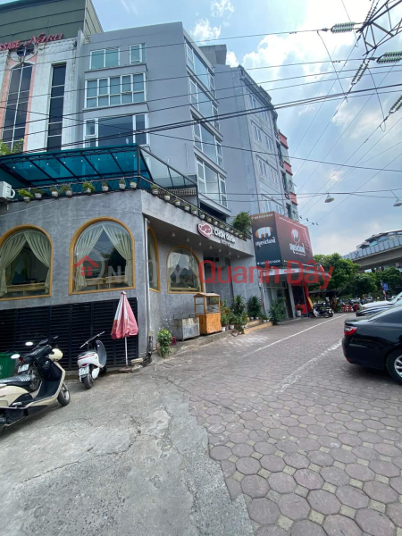 HOUSE on the street side of moat Nam street LOCATION ANGLE sidewalk sidewalk business is 33 billion 105m 7 billion Sales Listings