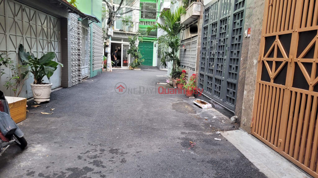 đ 5.5 Billion, Selling a beautiful house in a plastic car alley near Lotte mart Le Dai Hanh District 11- 52m2 price 5 billion 5