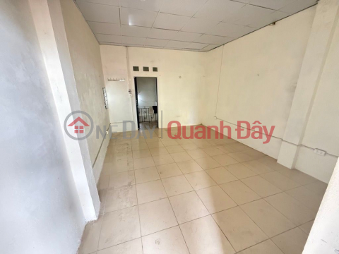 Street-facing property on Hoang Sam street, 36m² x 3 floors, old house, price 21.5 billion VND, corner plot, excellent for business. _0