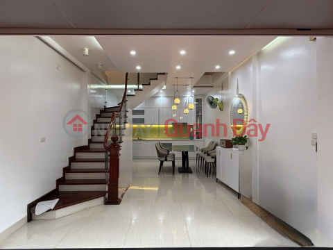 duy nhất 1 căn. Hơn 9 tỷ ngọc lâm 35m x 5T oto đỗ cửa ở luôn. _0