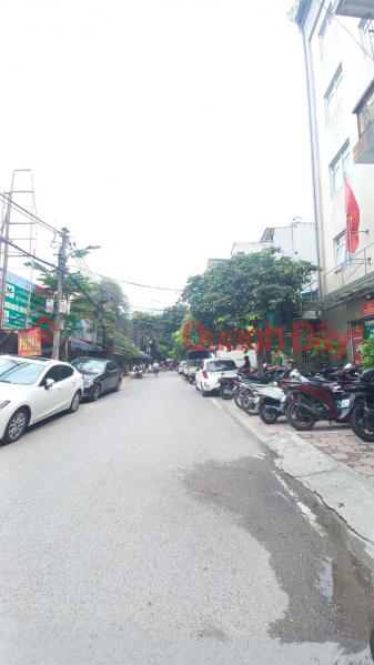Only 1 apartment in Thai Thinh Dong Da street, 42m 3 floors, car parking business, slightly 6 billion, contact 0817606560 Sales Listings