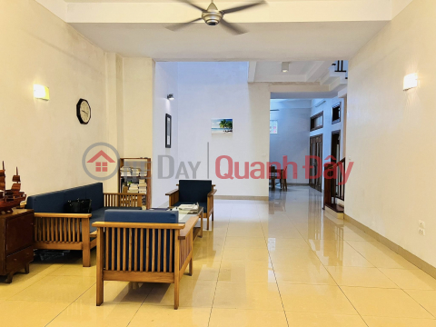 Bán nhà mặt phố Dương Văn Bé, 70m2, 4 tầng, mặt tiền 7.2m, 29.8 tỉ, kinh doanh đồ ăn _0