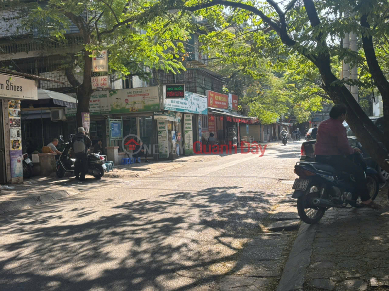 OWNER urgently needs to sell a corner house, 3 floors - in the heart of Dong Da district, Dang Van Ngu street - Fully furnished. Sales Listings