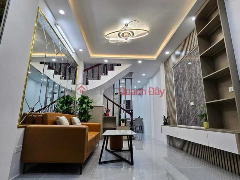 House for sale 5 billion, 30m² Hoang Hoa Tham - Alley Thong, Ba Gac Tranh, Wooden Floor, Rolling Door, High-class Furniture Sales Listings