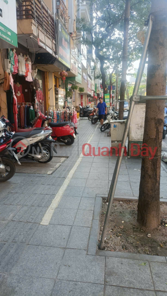 Sổ phân lô vỉa hè mênh mông tại Khâm Thiên,kinh doanh sầm uất 52 m2,16 tỷ 2,dòng tiên 23tr/tháng giáp Lê Duẩn Niêm yết bán