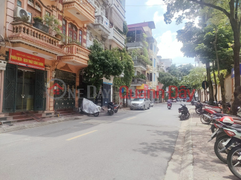 Unbelievable ! House on Hoang Quoc Viet street 3 trucks avoid but only 10 billion. _0