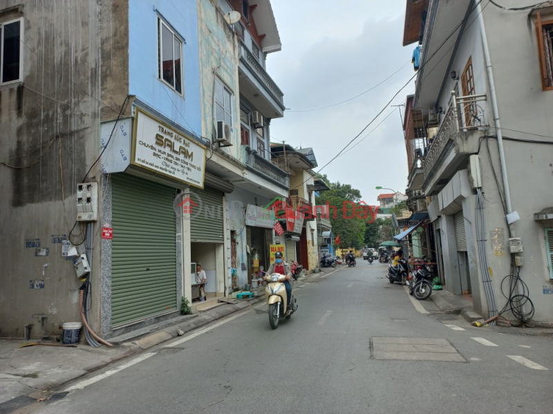 NGUYEN VAN CU 5-STORY HOUSE DISTRIBUTED FOR AIRLINES AND CARS TO AVOID PARKING, BUSINESS IS BUSHY, GIA THUY CENTER Sales Listings