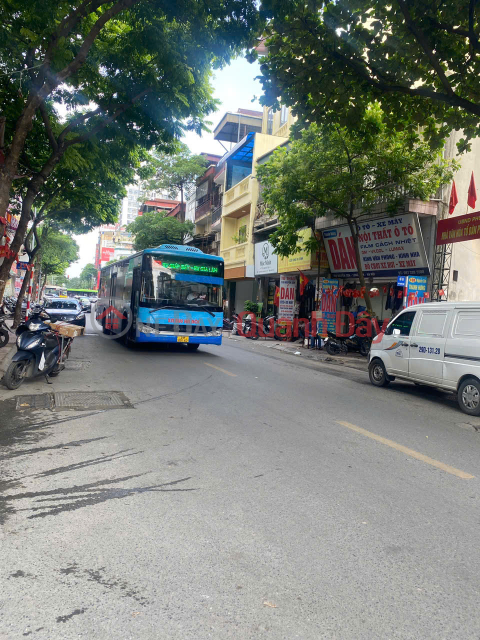 Cho thuê nhà mặt phố Hàng Mã 47m x 5T, lô góc. _0
