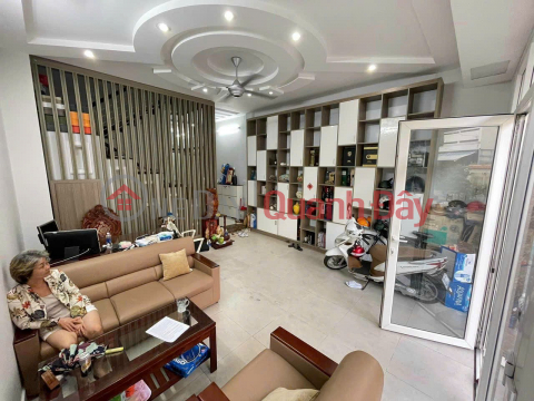 Urgent Sale of Street Business Facade Right in the Center _0