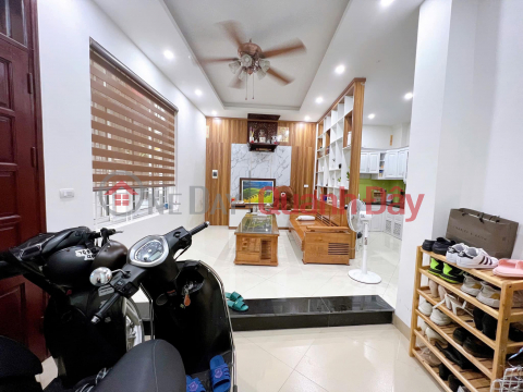 HOUSE FOR SALE IN PHAM VAN DONG 35M2 - 5 FLOORS, BEAUTIFUL LIKE NEW - CORNER LOT, 2 OPEN - NEIGHBORS OF GIAO LUU CITY URBAN AREA - 25M TO STREET _0