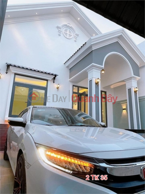 Modern design, spacious living space in a 3-bedroom house, good price _0