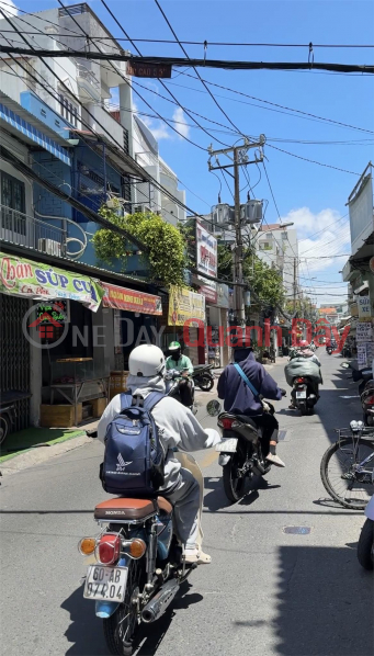 đ 8.5 Billion | **House for sale on Hong Lac street, Ward 10, Tan Binh district; 4*11m; 4 floors - new house**