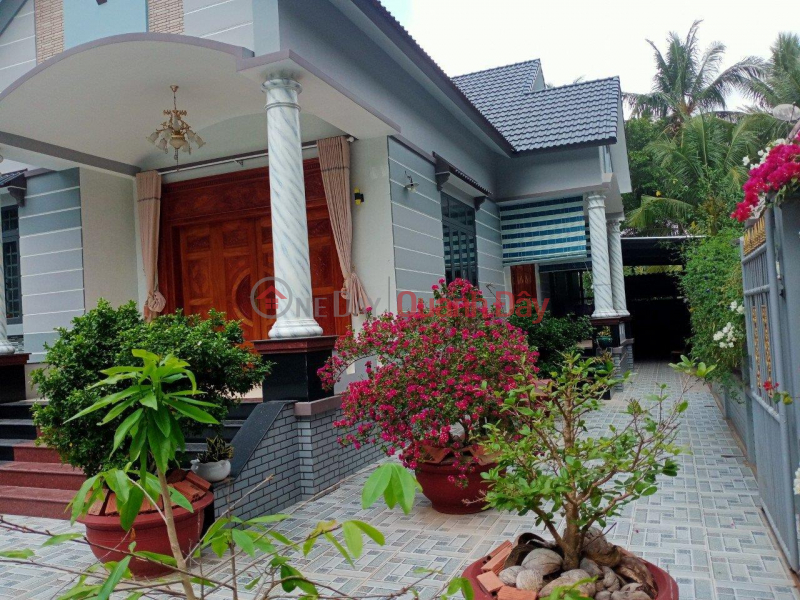 OWNERS Need to Sell BEAUTIFUL HOUSE Quickly in Chau Hung Commune, Binh Dai, Ben Tre | Vietnam Sales | đ 2.7 Billion