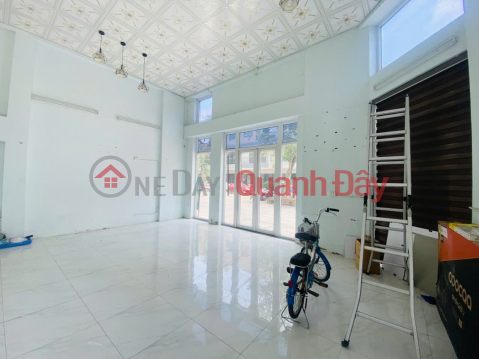 Corner shophouse for rent on the first floor of an apartment building, suitable for office, spa, or nail salon. _0