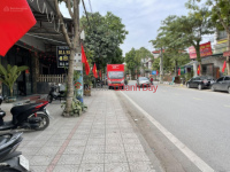 Bán lô đất Tặng nhà 2 tầng Có Diện tích 144m2 full thổ cư ( mặt tiền 8m, lưu không >40m) Mặt đường to. Niêm yết bán