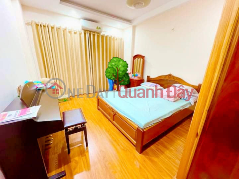 CẦN BÁN NHÀ PHỐ GIANG VĂN MINH QUẬN BA ĐÌNH HÀ NỘI - DT:32M2 6 TẦNG 3 P NGỦ MT:3.8M GIÁ: 5.85 TỶ FUN NỘI THẤT _0