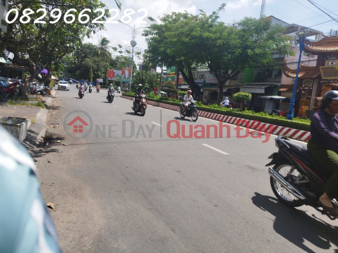 BÁN NHÀ MẶT PHỐ HÙNG VƯƠNG P SA ĐÉC. DT 243M2, 4PN, 2 TẦNG. _0