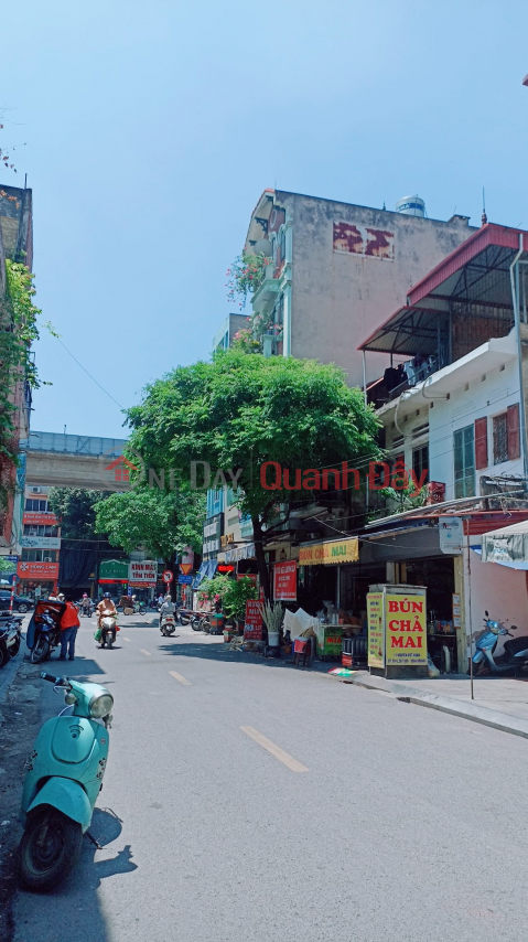 HOUSE FOR SALE ON NGUYEN VIET STRONG XUAN HA DONG LOCK 3 LEAVING BUSINESS PRICE 6.XX BILLION _0