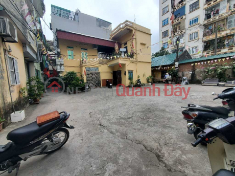 House for sale C4 Alley 67 Duc Giang 52m, corner lot, more than a dozen feasts in front yard, near car, price only 4 billion 1 TL. Contact: _0