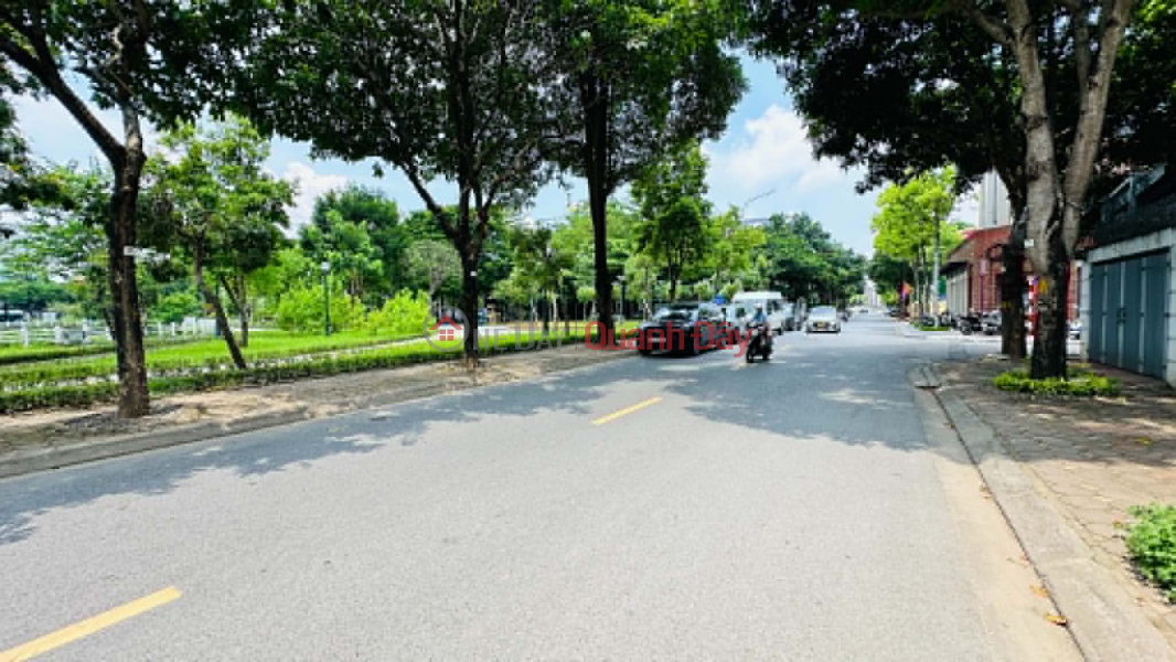 Property Search Vietnam | OneDay | Residential, Sales Listings, Garden villa in Long Bien, 13m frontage, adjacent to a green park and regulating lake, parking available day and night.