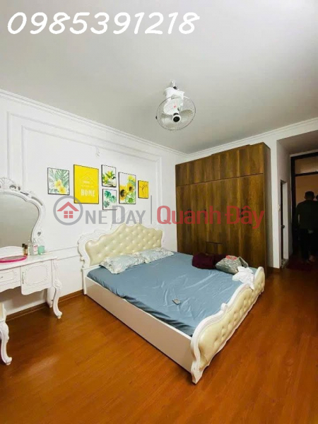 Ms. Hoa lives alone in a very large house in Tan Mai. Now she wants to sell it to move in with her daughter.<br \\/> Area 36m² x 5 | Vietnam, Sales, đ 6.5 Billion