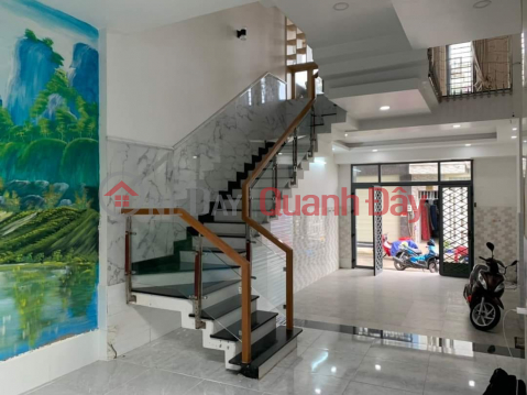 The owner sells a wide alley house with VIP furniture on Nguyen Van Bao street 54m2 x 4.5mx 5 floors for 4.6 billion. _0