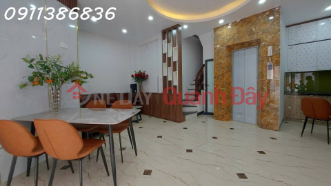 Nhà đẹp đón Tết, Hoàng Quốc Việt, 3 mặt thoáng, Ô tô tải, 50m x 5T, mặt tiền 5M _0