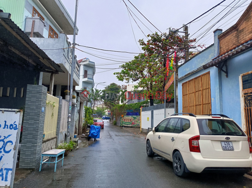 Selling C4 house with 5.5m street frontage right at Ngu Hanh Son scenic spot-100m2-2.1 billion