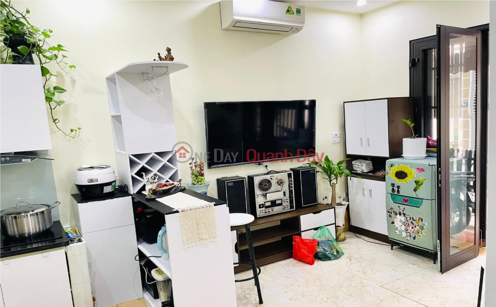 NHỈNH 1 TỶ SỞ HỮU NGAY NHÀ C4 CÓ 2 PN DIỆN TÍCH 38,6 M2 - Ô TÔ ĐỖ CỬA - PHỐ BẮC CẦU( LONG BIÊN) Niêm yết bán