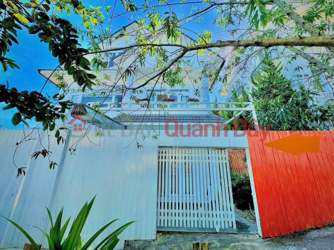 Villa with garden for rent on Quang Trung Street, Ward 9, Da Lat, price 28 million VND. _0