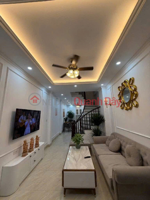 BEAUTIFUL HOUSE BUILT BY RESIDENTS - OPEN FRONT AND BACK - FULL INTERIOR - 15M CAR PARKING _0